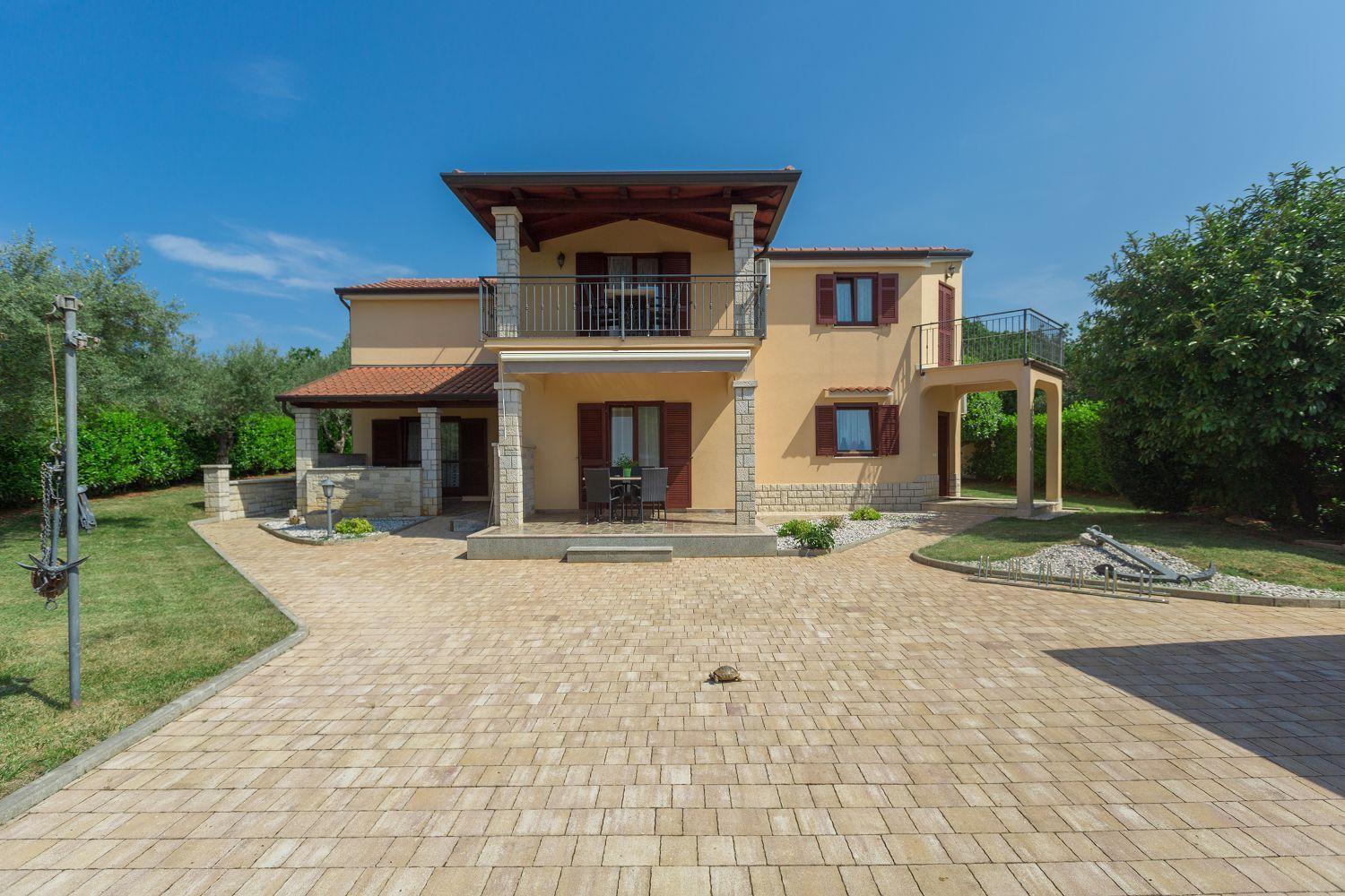 Traumhaftes Nur 250 Meter Zum Mit Meerblick, Pool, Grillbereich, Privatparkplatz Porec