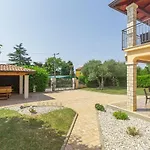 Traumhaftes Apartment Nur 250 Meter Zum Strand Mit Meerblick, Pool, Grillbereich, Privatparkplatz