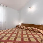 Traumhaftes Apartment Nur 250 Meter Zum Strand Mit Meerblick, Pool, Grillbereich, Privatparkplatz