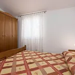 Traumhaftes Apartment Nur 250 Meter Zum Strand Mit Meerblick, Pool, Grillbereich, Privatparkplatz