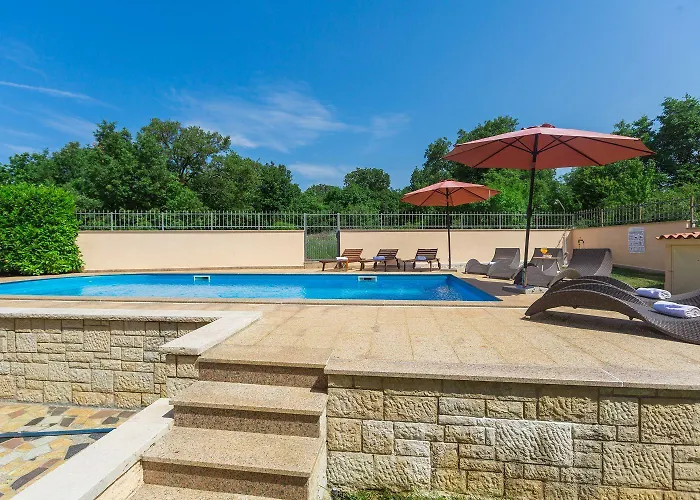 Traumhaftes Apartment Nur 250 Meter Zum Strand Mit Meerblick, Pool, Grillbereich, Privatparkplatz