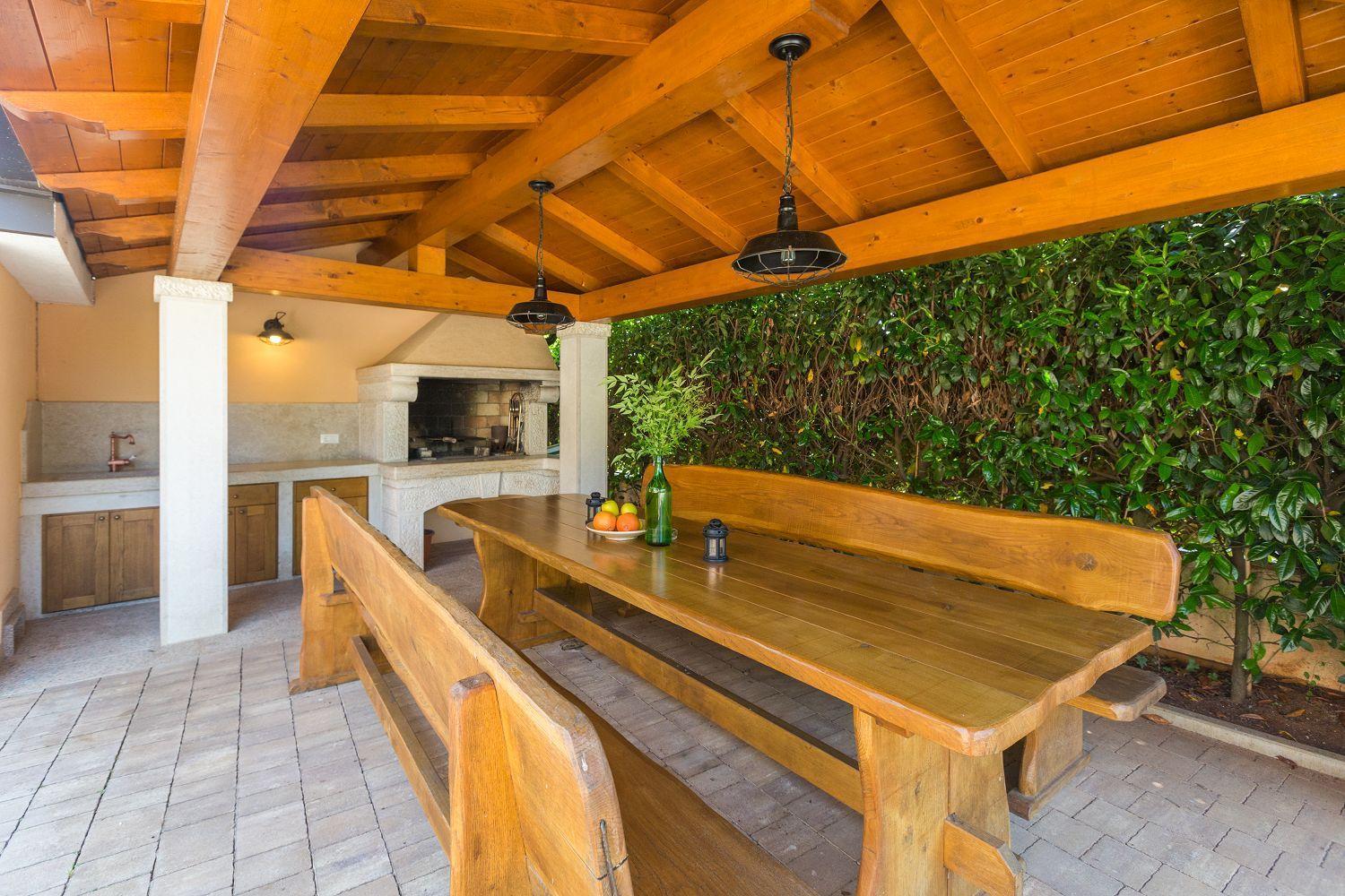 Traumhaftes Nur 250 Meter Zum Mit Meerblick, Pool, Grillbereich, Privatparkplatz *