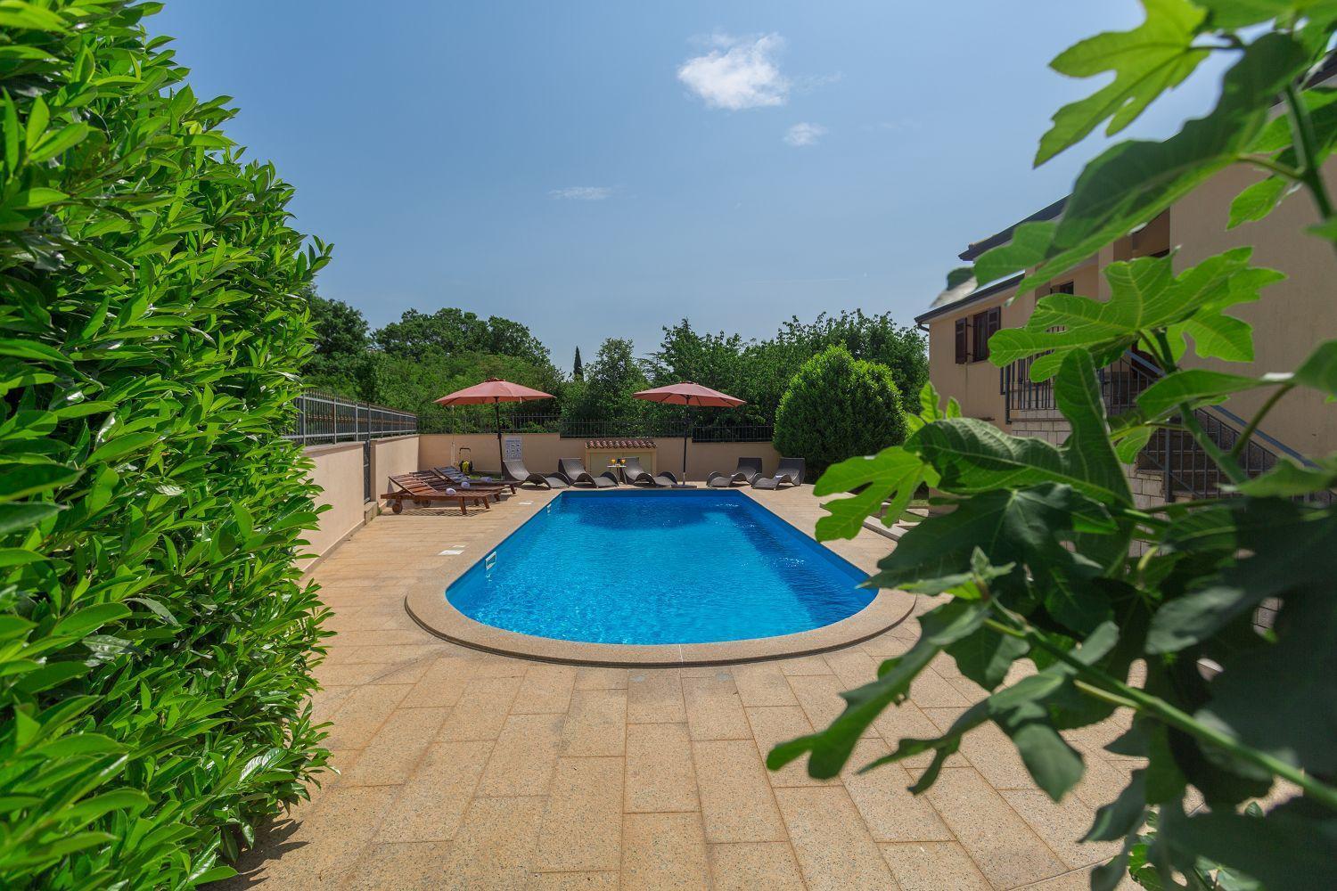 Traumhaftes Nur 250 Meter Zum Mit Meerblick, Pool, Grillbereich, Privatparkplatz