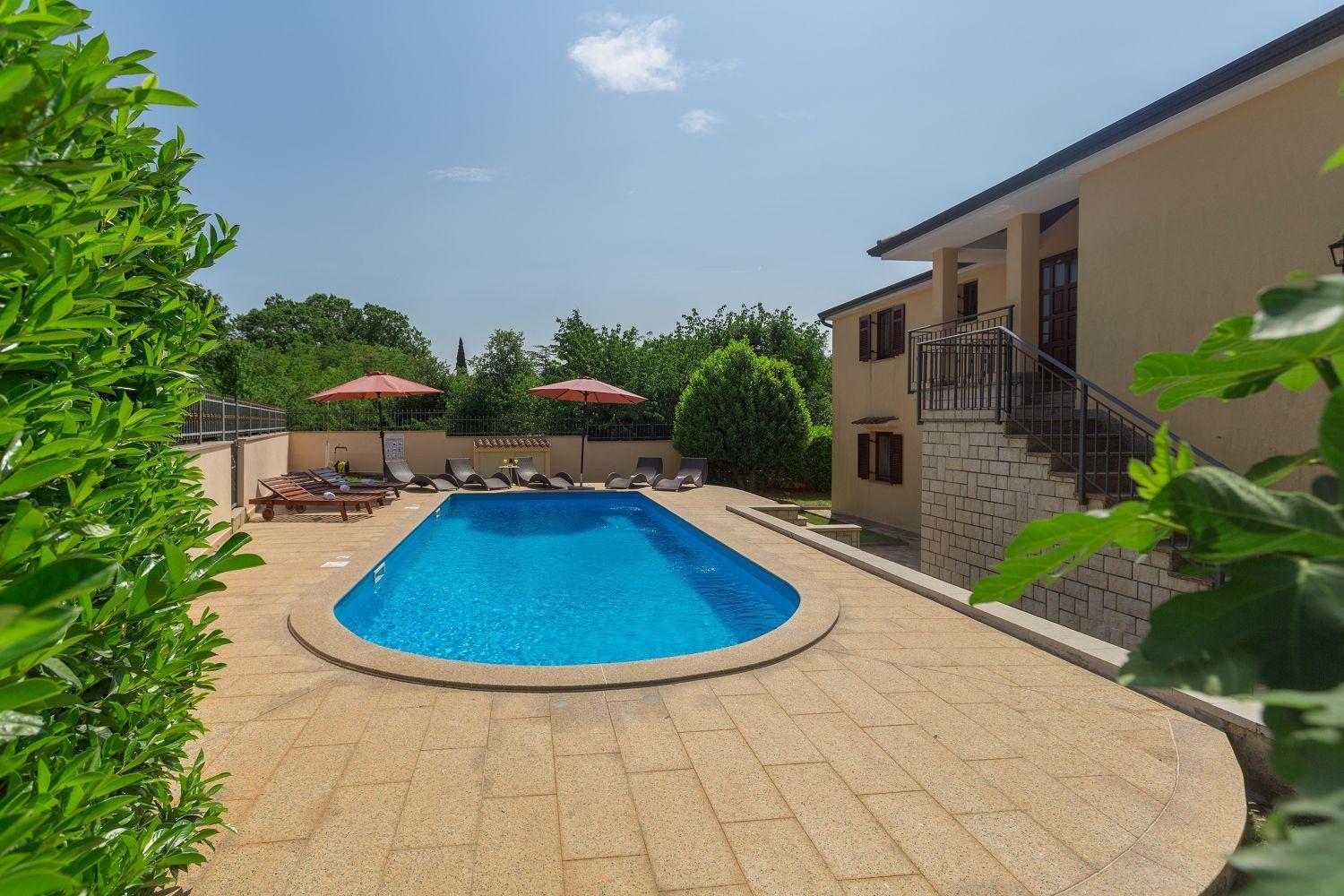 Traumhaftes Nur 250 Meter Zum Mit Meerblick, Pool, Grillbereich, Privatparkplatz Apartment