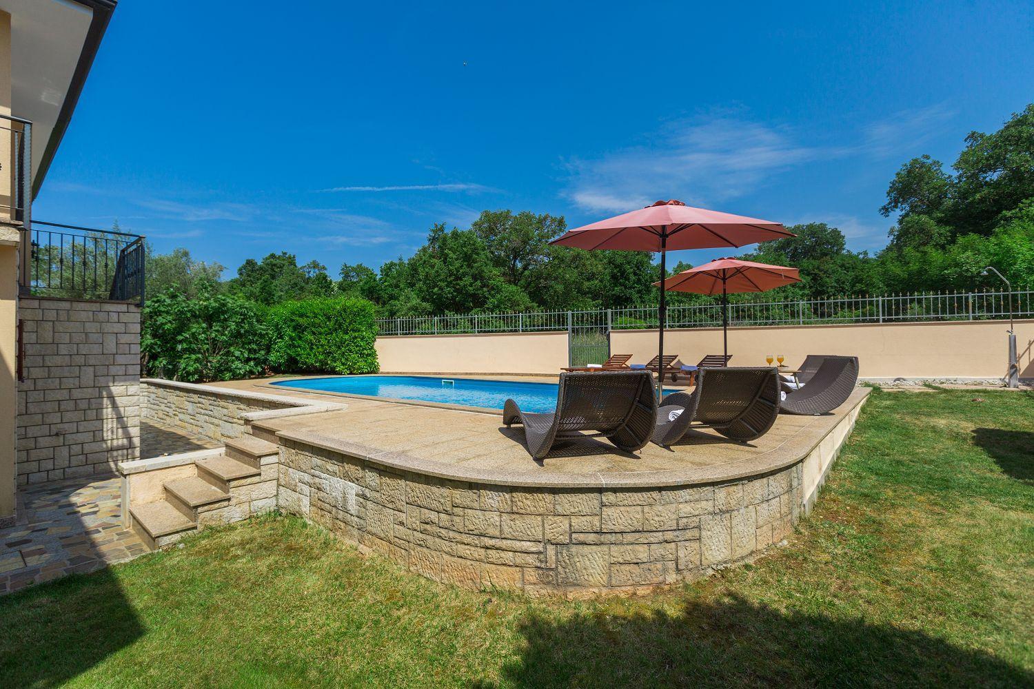 Apartment Traumhaftes Nur 250 Meter Zum Mit Meerblick, Pool, Grillbereich, Privatparkplatz
