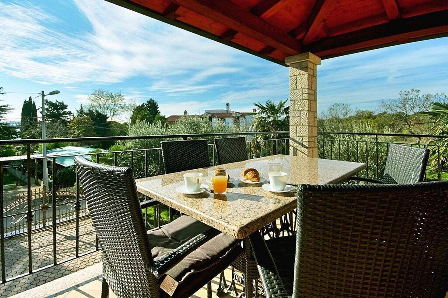 Apartment Traumhaftes Nur 250 Meter Zum Mit Meerblick, Pool, Grillbereich, Privatparkplatz