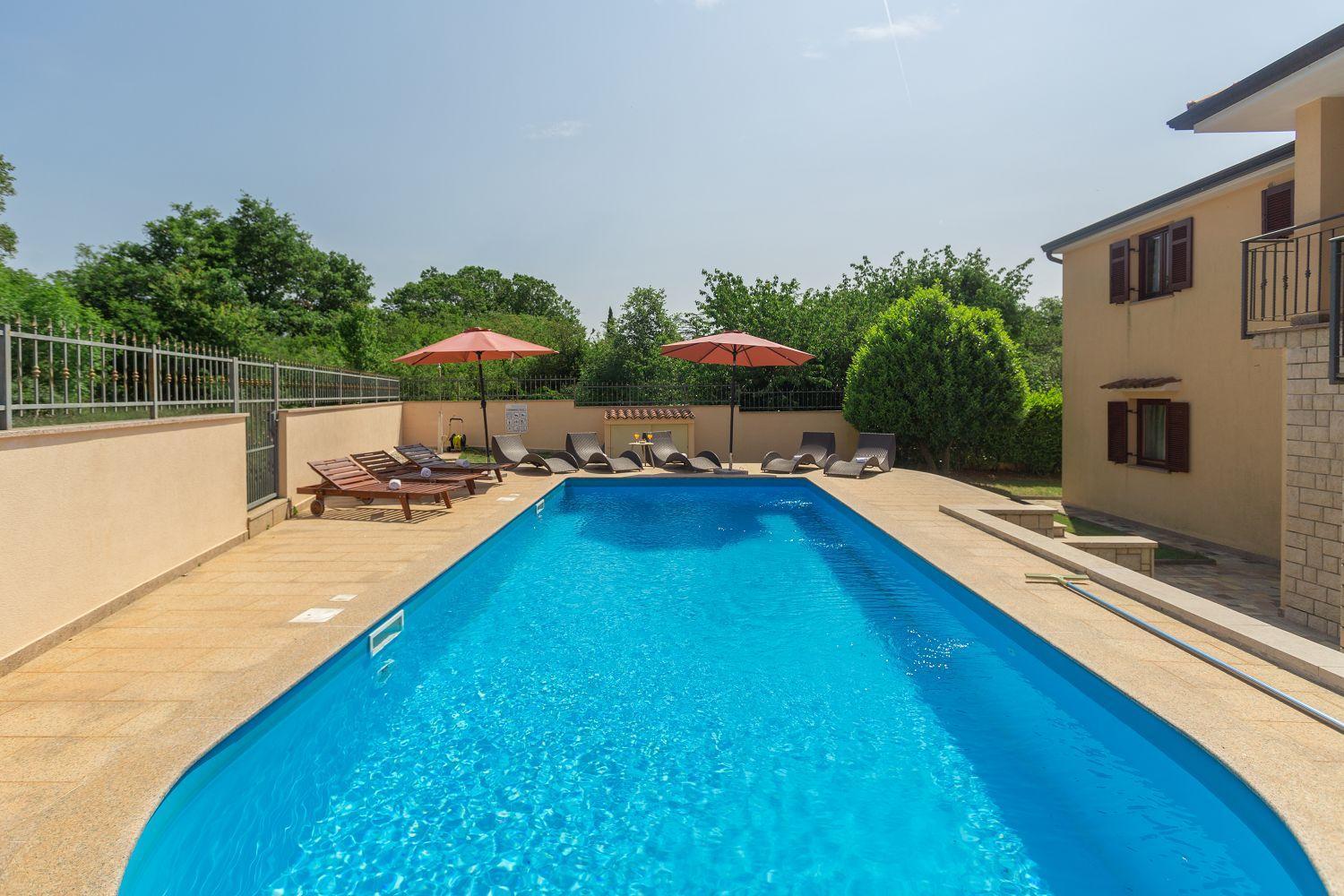 Traumhaftes Nur 250 Meter Zum Mit Meerblick, Pool, Grillbereich, Privatparkplatz Apartment *