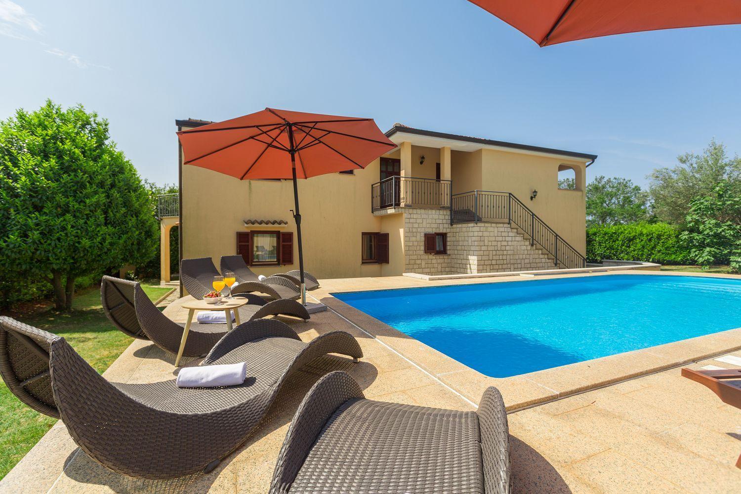 Traumhaftes Nur 250 Meter Zum Mit Meerblick, Pool, Grillbereich, Privatparkplatz *